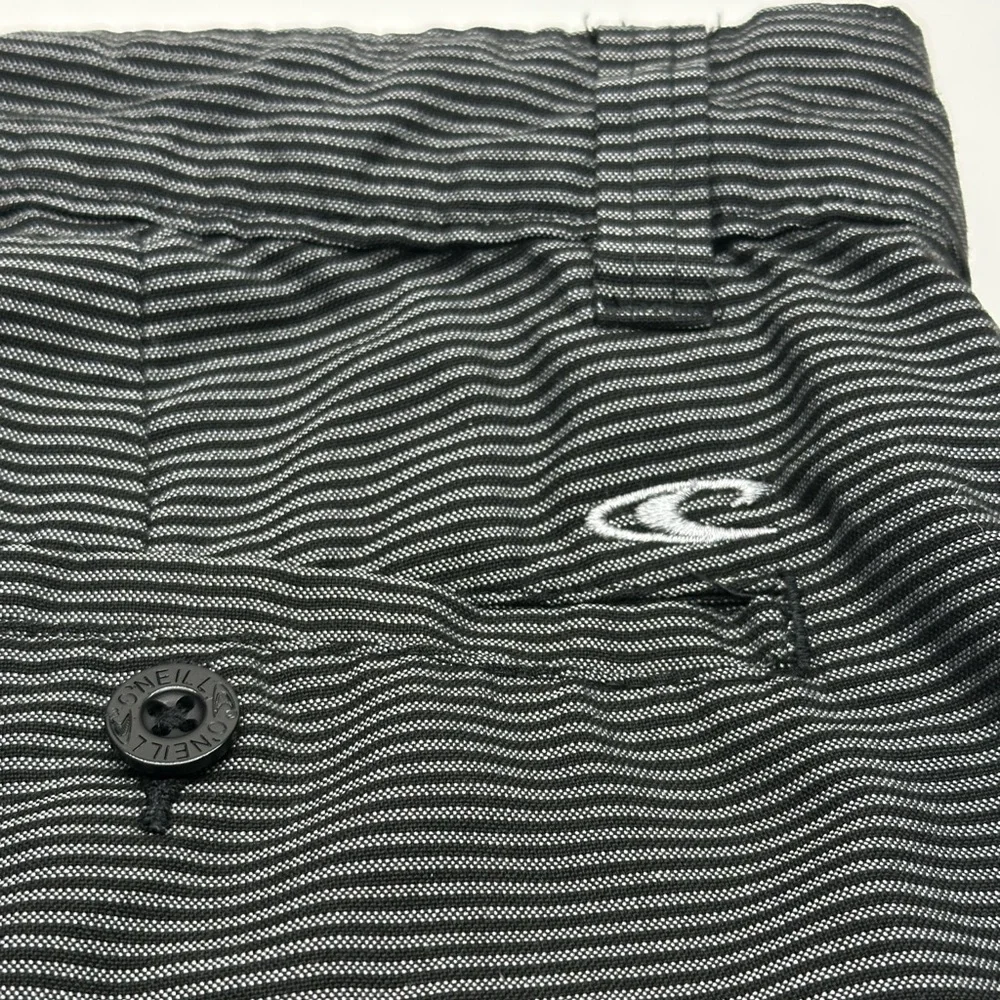 O'Neill‎ Black / Gray Board Shorts with Modern Design size 33 4 pockets (B24) - Picture 4 of 6